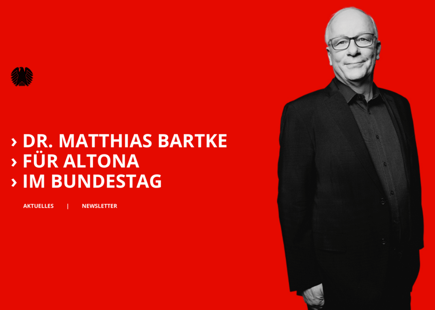 Dr. Matthias Bartke, SPD-Bundestagsabgeordneter für Altona in Anzug vor rotem Hintergrund
